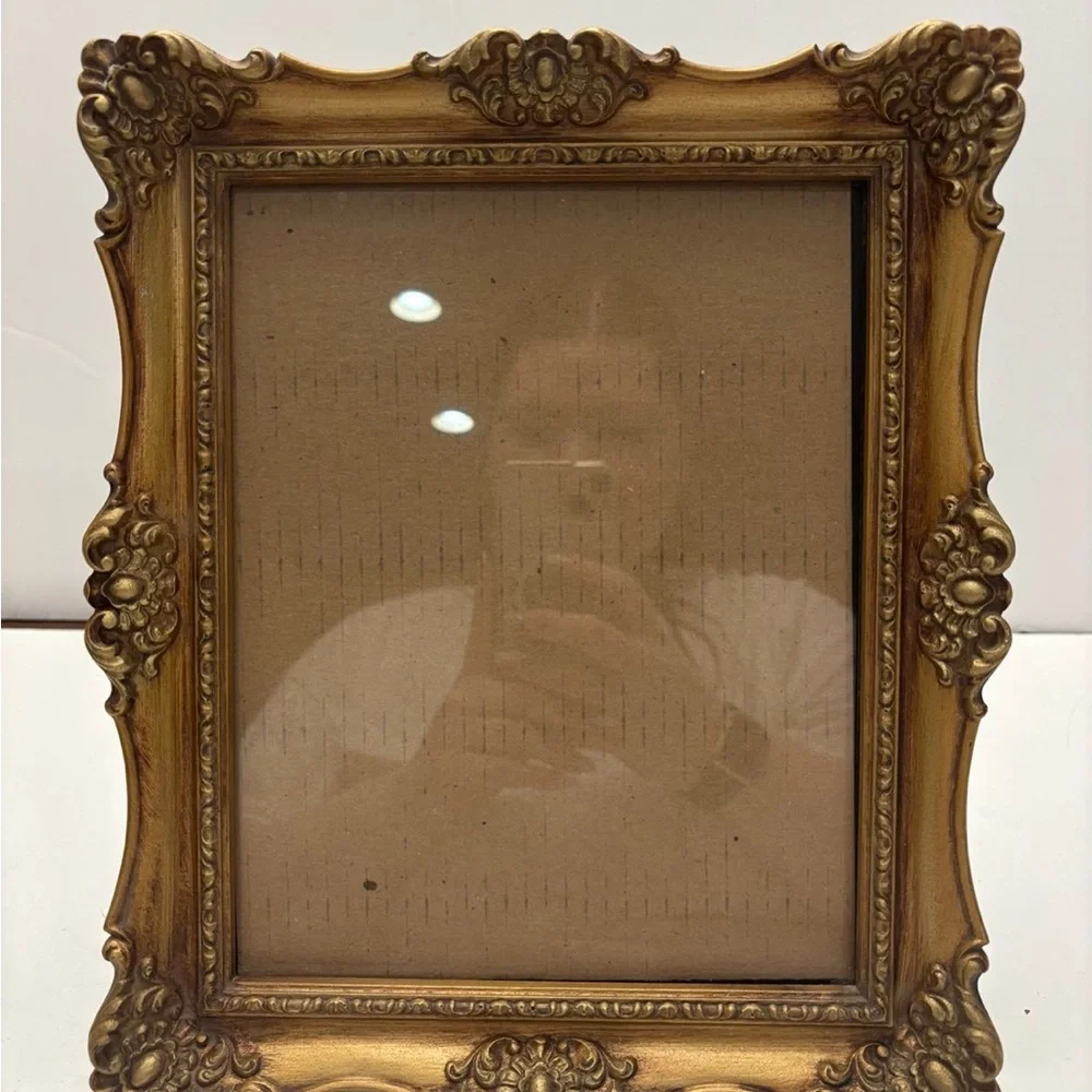 Vintage picture frame Victorian style. Holds 10” x 8” photo